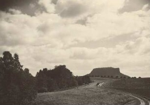 Sächsische Schweiz, Blick vom Fuß des Rauensteins über die Weißiger Ebenheit zum Lilienstein