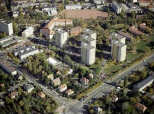 Hochhauskomplex in Dresden : Straßenkreuzung Ackermannstraße und Zellescher Weg; Blickrichtung Nordwesten