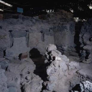 Thera = Santorini, Akrotiri, In den Marinatos-Grabungen. Im Souterrain einer spätbronzezeitlichen Stadtanlage