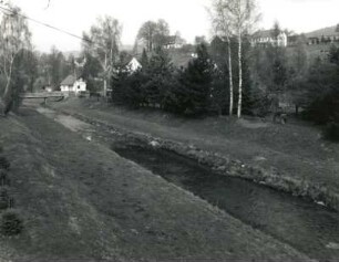 Neusalza-Spremberg. Blick von einer Spreebrücke zur Talstraße