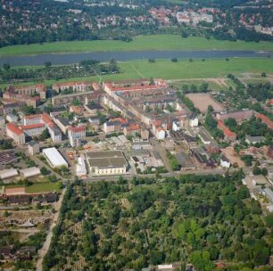 Blick über Trinitatisfriedhof, Tatzberg, Pfotenhauerstraße und Blumenstraße, Käthe-Kollwitz-Ufer und Elbe