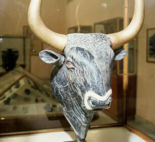 Stierkopfrhyton aus Knossos : Iraklion. Archäologisches Museum IV51. Stierhaupt, Rhyton aus Steatit. Kleiner Palast von Knossos