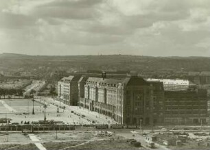 Dresden. Blick vom Turm des Ständehauses nach Südwesten auf die Altmarkt-Westseite