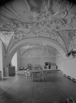 Lieberose. Schloß, Westflügel, Erdgeschoß, Bacchuszimmer mit Stuckdecke 1688/1695)