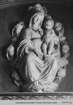 Grabaltar der heiligen Fina : Madonna und fliegende Engel