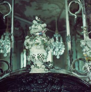 Schloss Sanssouci, Innenansicht mit Blick auf Porzellanvase (Schneeballvase Friedrich des Großen), Potsdam