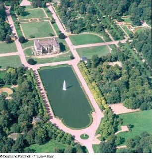 Dresden-Altstadt. Großer Garten (1684, J. F. Karcher). Mittlerer Teil mit Palais (1678-1680, J. G. Starcke) und Palaisteich