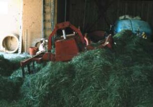 Fotografie: Ein- und Auslagerungstechnik, Greiferanlage, Heu