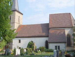 Turm - Ansicht über Kirchhof
