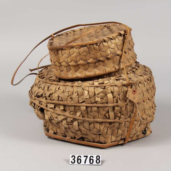 Basket with lid