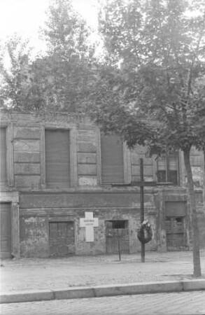 Mahnmal und Gedenkkreuz für Bernd Lünser an der Bernauer Straße