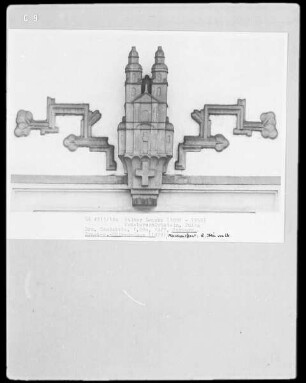Fensterschlussstein mit Darstellung des Fuldaer Doms