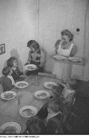 Kinderwochenheim der Handelsorganisation (HO), April 1951