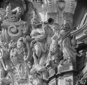 Dresden-Altstadt. Zwinger (1709-1728; M. D. Pöppelmann, B. Permoser). Wallpavillon, Teilansicht mit Posaunenengel
