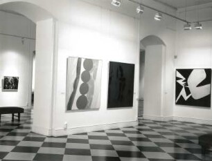 Dresden. Ausstellung "Ernst Wilhelm Nay. 1902-1968" im Georgenbau des Residenzschlosses. Raumaufnahme