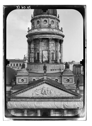 Berlin-Mitte. Deutscher Dom (Wiederaufbau 1982/1996). Giebel und Turm