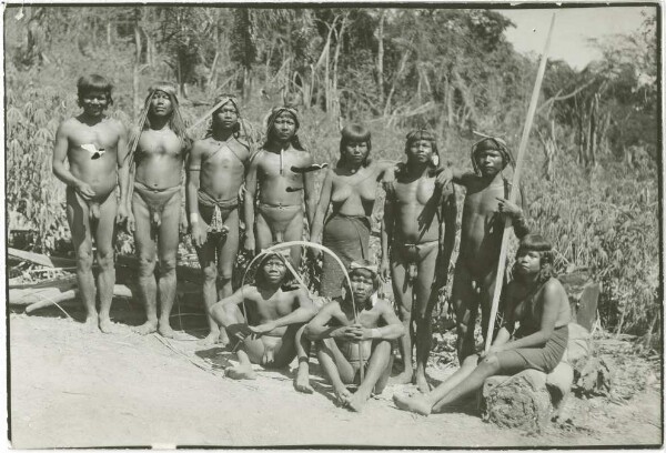 The Agutí society of the Ramkokamekra (Canela) with their two festival girls