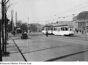 Leipzig, Straßenbahnhaltestelle vor dem Hauptbahnhof