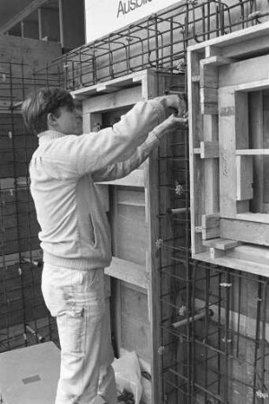 Ausstellung "sparen - bauen - wohnen ´84" in den Hallen am Festplatz