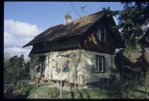 Bahnwärterhaus am Übergang in km 26+