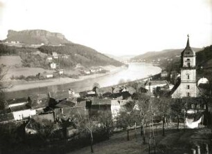 Königstein (Sächsische Schweiz). Stadtteilansicht mit Blick zum Lilienstein, elbaufwärts gesehen