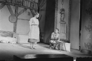 Szenenbilder aus "Der Müller von Sanssouci" von Peter Hacks in der Regie von Wolfgang Langhoff. Kammerspiele (Deutsches Theater) Berlin, Uraufführung 05.03.1958 : Mit Herwart Grosse als Friedrich II., Paul R. Henker als Müller, Ernst Kahler, Josef von Santen als Prinz Heinrich, Hans Stetter als de Catt, Werner Pledath als Bäcker Wewerka, Werner Segtrop, Ulrich Thein als Knecht Nickel, Karla Runkehl als Magd, A. P. Hoffmann als Landrat Tornow, Harry Berber als Trescho u. a.