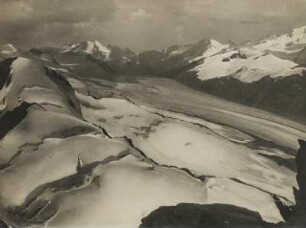 Tirol/ Südtirol. Ötztaler Alpen. Ansicht der Weißkugel (3.738 m), dem zweithöchstem Berg der Ötztaler Alpen, an der Grenze zwischen Österreich und Italien gelegen, von der Kreuzspitze aus gesehen