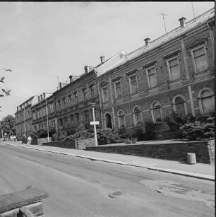 Treuen, Kreis Auerbach. Friedensstraße. Wohnhäuser, (um 1900). Straßenansicht