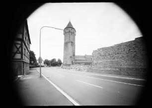 Spitzer Turm mit Altstadtmauer