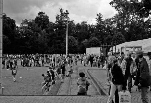 Kindervogelschießen: Wettkämpfe auf dem Sportplatz am "Exer": Publikum