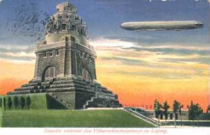 Zeppelin umkreist das Völkerschlachtdenkmal zu Leipzig