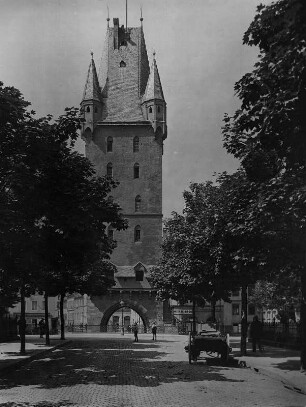 Mainz (Rheinland-Pfalz). Ansicht des Holztumes, eines mittelalterlichen, im Stil der Gotik errichteten, Stadtturms, an der Holzstraße