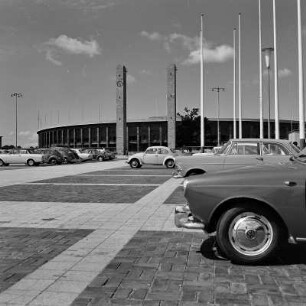 Berliner Olympiastadion : Berlin-Westend. Blick zum Olympiastadion