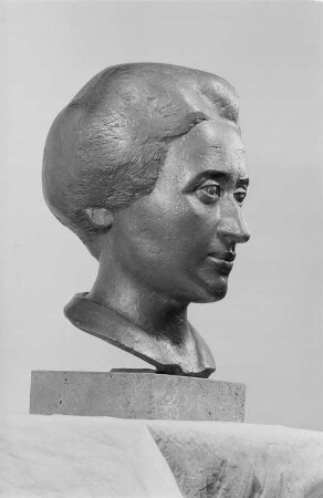 Büste von Rosa Luxemburg : Büste von Rosa Luxemburg. Bronze (1957; W. Arnold). Berlin: Museum für Deutsche Geschichte