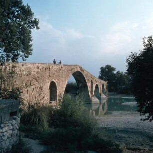 Arta. Brücke über den Arachthos. Bau der Türkenzeit, 1603, aber antike und byzantinische Spolien. SA 7.10.78
