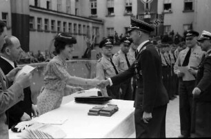 Baneasa: Luftwaffenlazarett, Frau Antonescu verteilt Orden an WL Soldaten