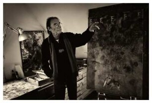 RAIMUND FRIEDRICH IN SEINEM ATELIER