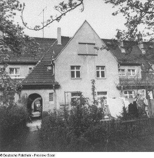 Dresden-Stetzsch, Seegärten 59. Wohnhaus der Wohnsiedlung des Kleinwohnungsbauvereins (1924/1925: O. Schubert). Gartenseite