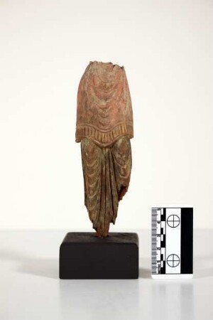 Unterkörper einer bekleideten Figur