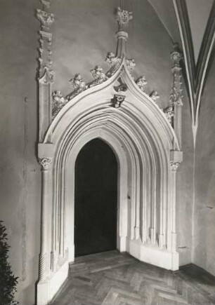Spätgotisches Portal zur ehem. Lorenzkapelle