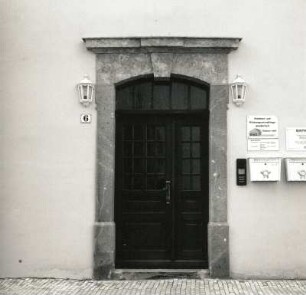 Oederan, An der Kirche 6. Wohn-und Geschäftshaus (um 1800). Hauseingang