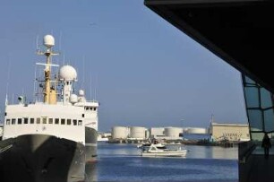 Schiffe im Hafen von Reykjavik : Schiffe, aufgenommen im Alten Hafen der isländischen Hauptstadt Reykjavik, aufgenommen am 29. Mai 2012