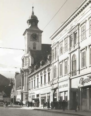 Brasov (ehemals Kronstadt). Straßenbild mit katholischer Kirche