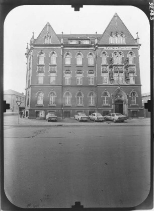 Erfurt-Altstadt, Regierungsstraße 44. Waisenhaus (Kinder- und Jugendheim St. Vinzenz). Straßenfront (Holzheienstraße)