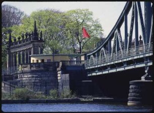 Berlin-West. Grenzanlage Glienicker Brücke (1906-1907; Fa. Harkort). Blick auf die Potsdamer Seite