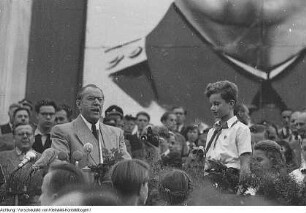 Dresden. Pionierorganisation "Ernst Thälmann". I. Pioniertreffen, Appell, 18.-25. August 1952