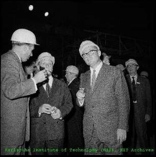 Besuch einer Delegation der Europäischen Atomgemeinschaft (EURATOM) am Kernforschungszentrum Karlsruhe (KfK)