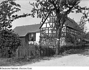 Bischofswerda-Schönbrunn. Winkelhof (19. Jahrhundert). Straßenansicht mit Einfriedung