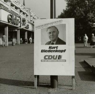 Plakat der CDU mit Bild des Spitzenkandidaten Kurt Biedenkopf und Losung "Für ein blühendes Sachsen"