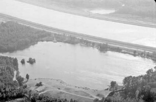 Baggersee am Rhein